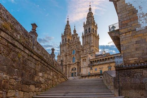 Escorts Santiago de Compostela y acompañantes de lujo vs.